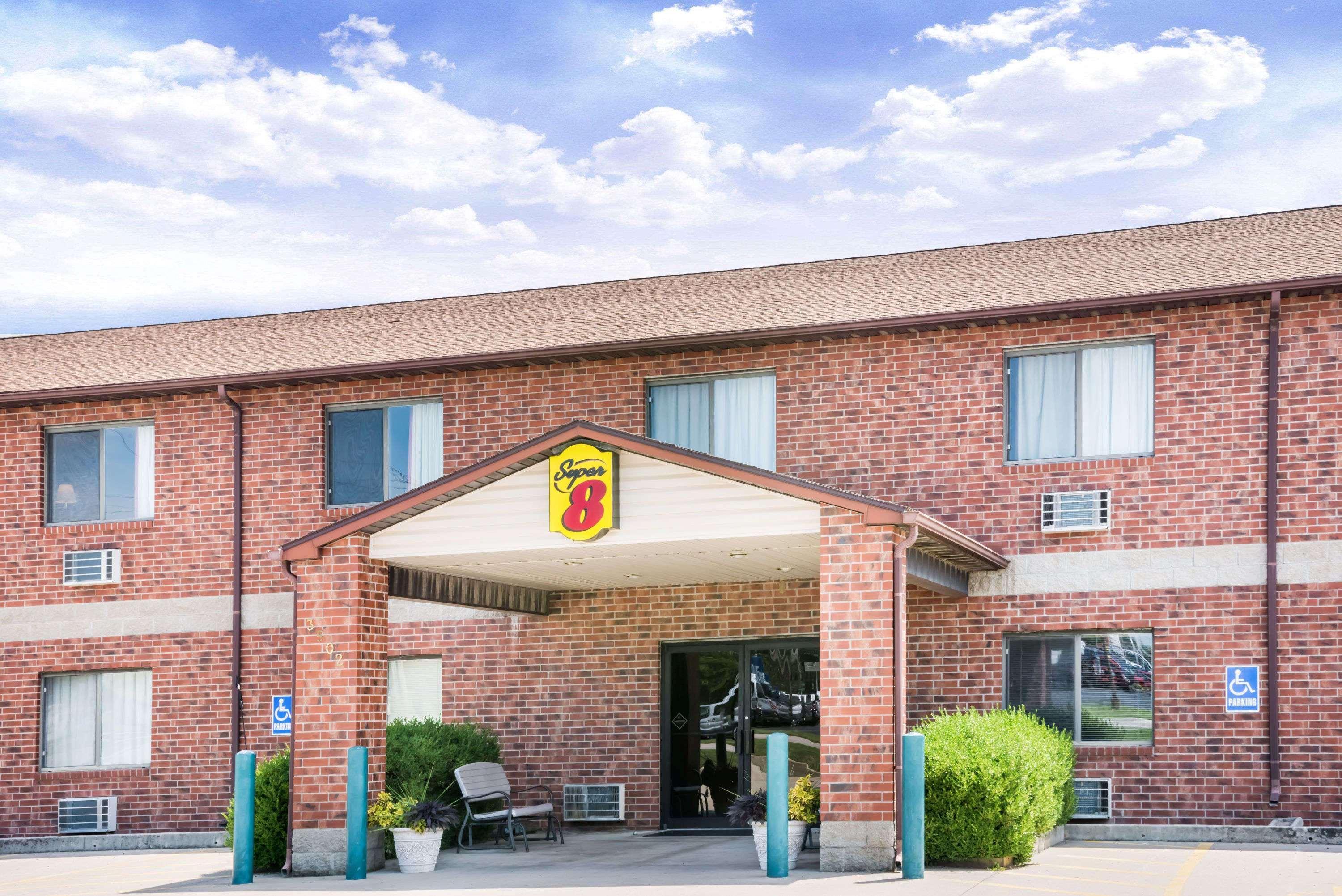 Super 8 By Wyndham Chanute Eksteriør bilde