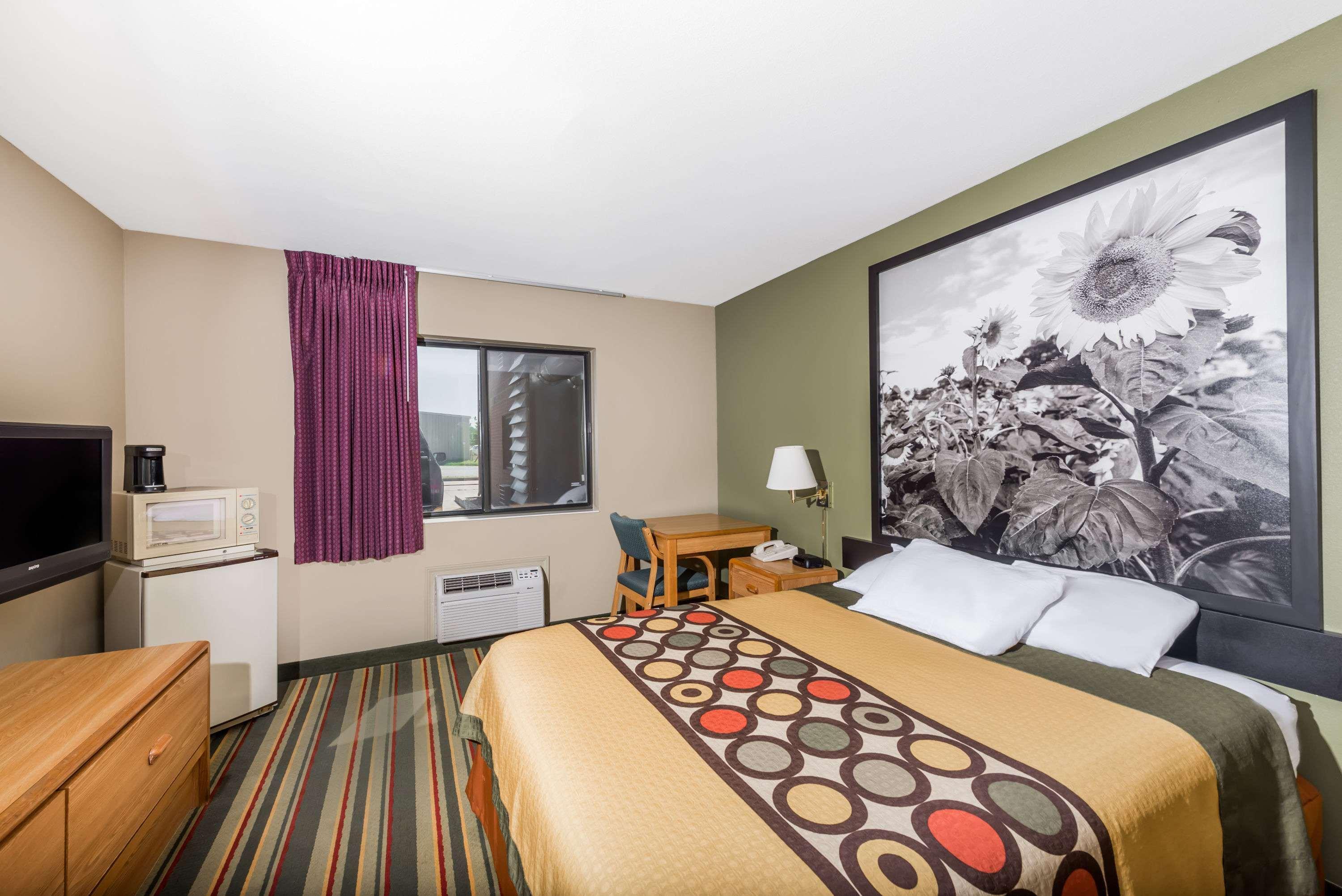 Super 8 By Wyndham Chanute Eksteriør bilde