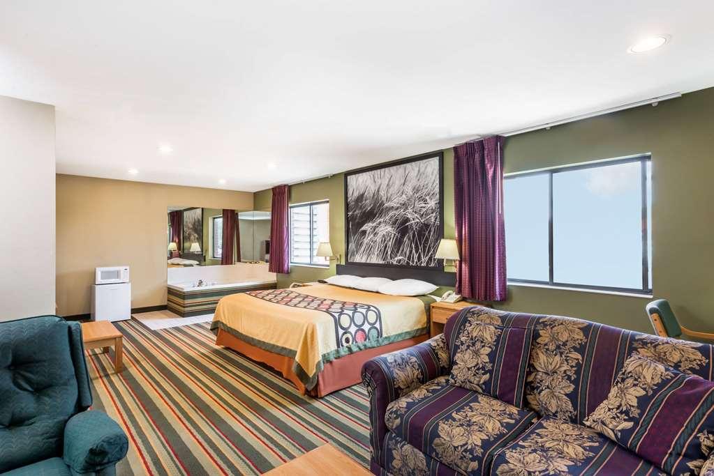 Super 8 By Wyndham Chanute Rom bilde
