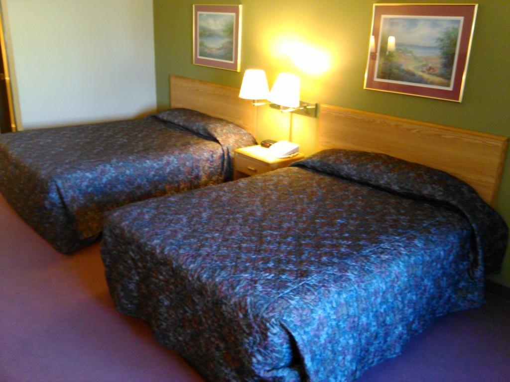 Super 8 By Wyndham Chanute Rom bilde