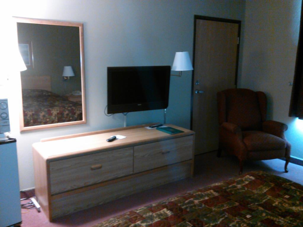 Super 8 By Wyndham Chanute Rom bilde
