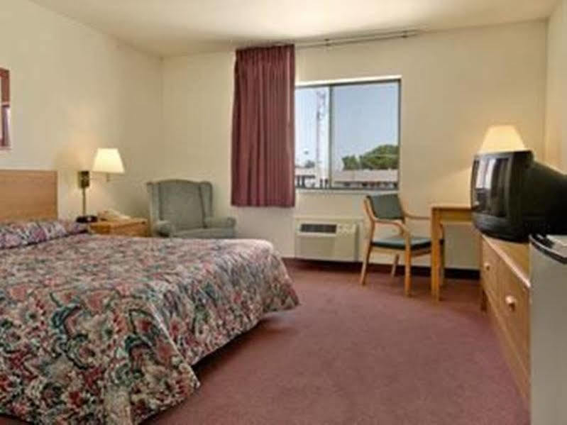 Super 8 By Wyndham Chanute Eksteriør bilde